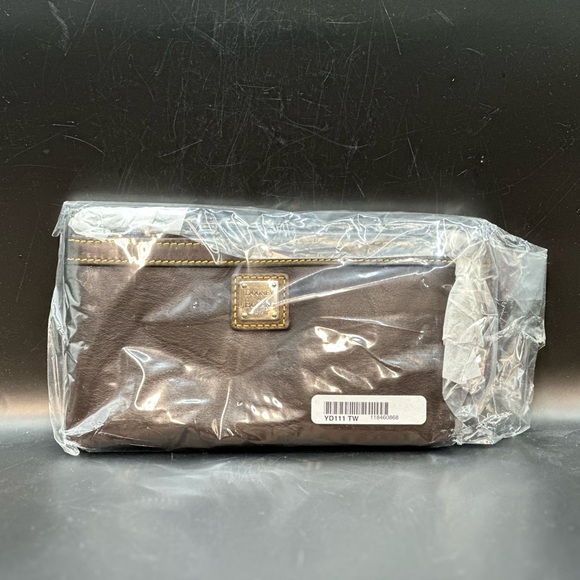 Dooney Bourke Large Slim Wristlet - Picture 5 of 14